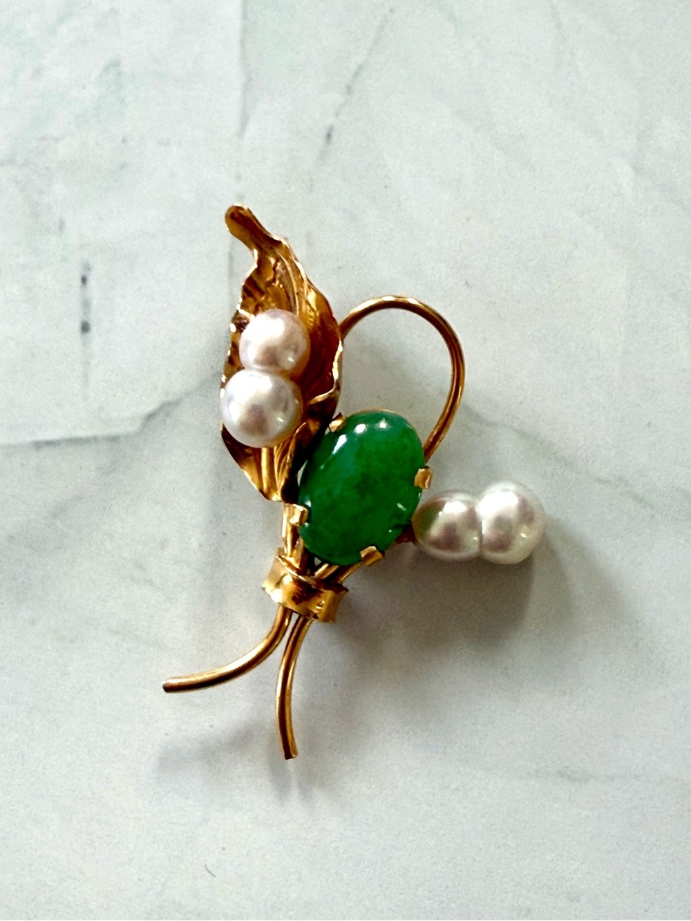 Vintage 12k GF Gold Leaf Jade Brooch with Pearl Accents